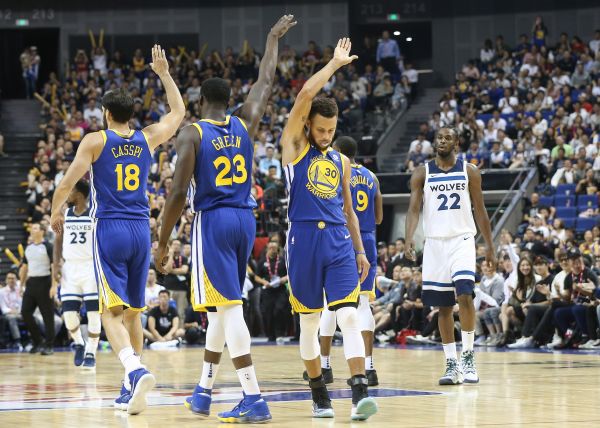 放大镜审视 放大镜审视