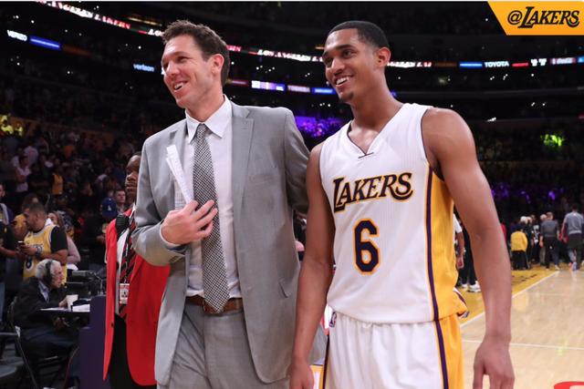 上半场两队 上半场两队